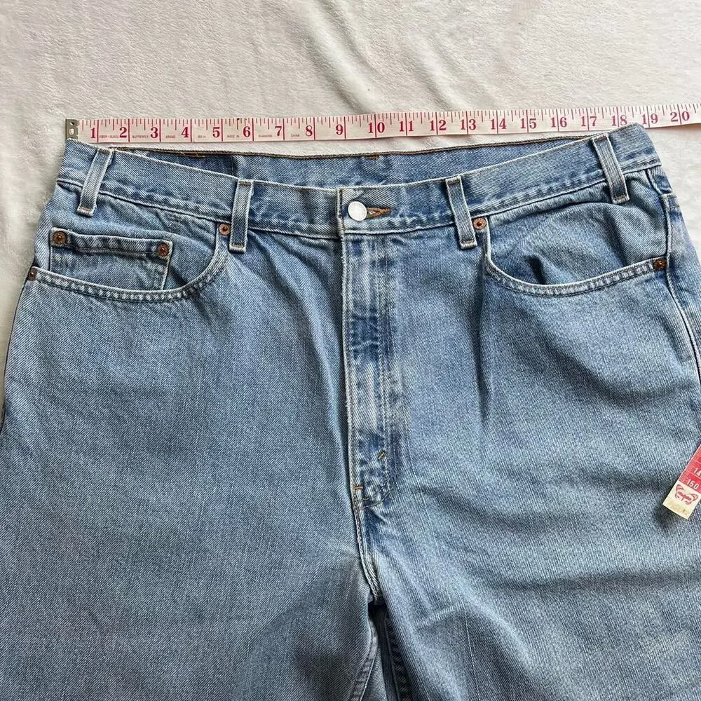 Levi’s 550 Relaxed Fit Vintage men’s size 38x31 light wash Jeans 2001